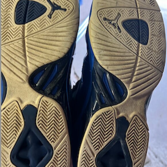 Carmello/Air Jordan Basketball Sneakers - Picture 7 of 7